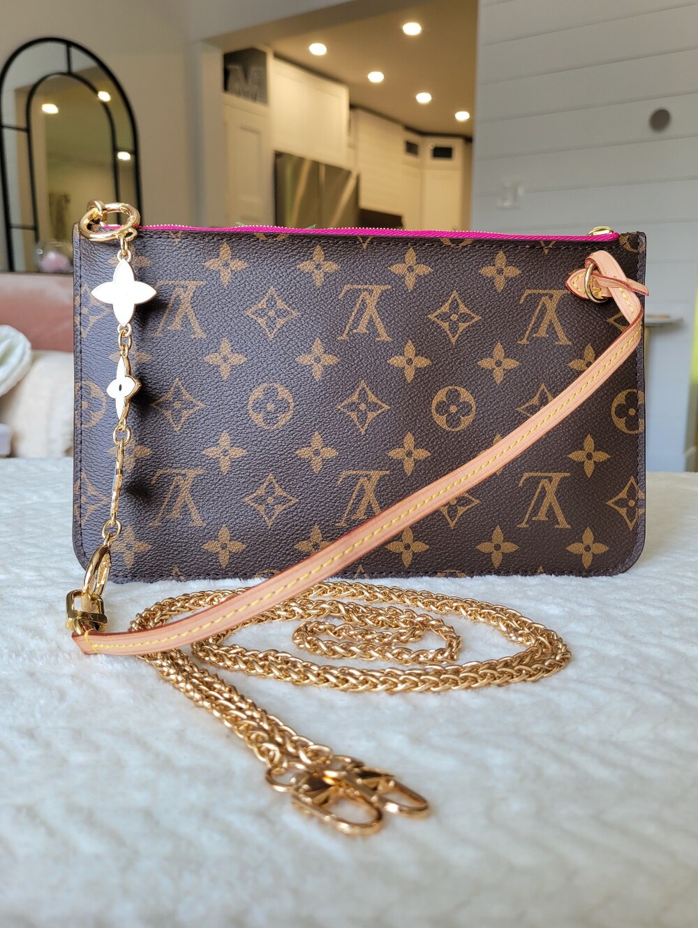 Louis Vuitton Neverfull GM Clutch Wristlet Crossbody Monogram - PEONY Interior
